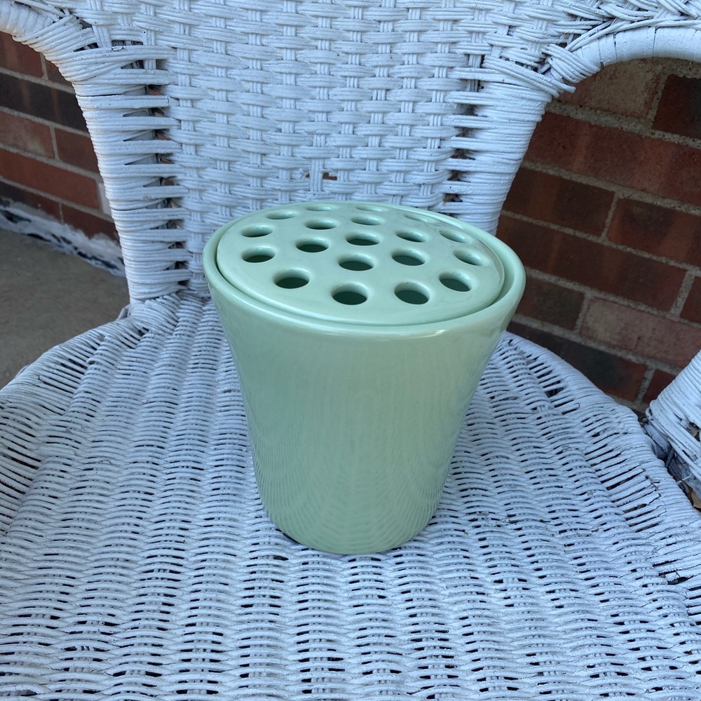 Ceramic vase with frog